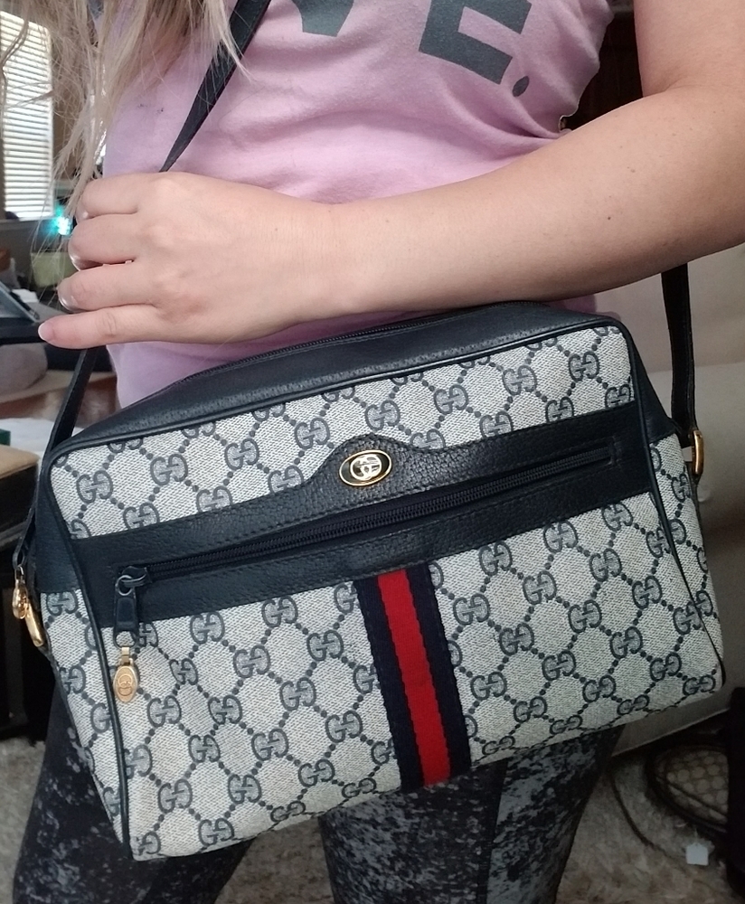 Authentic Vintage Gucci Camera Shoulder Bag - Picture 12 of 12